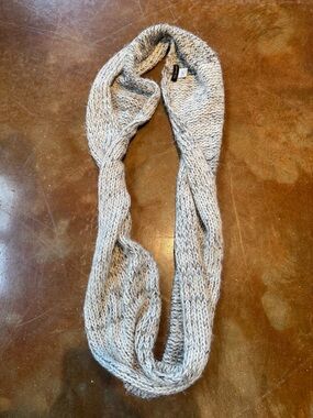 Cozy Chunky Knit Infinity Scarf - Light Gray